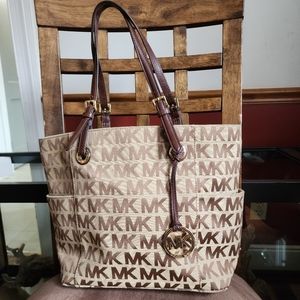 Michael Kors Jet Set Signature Tote